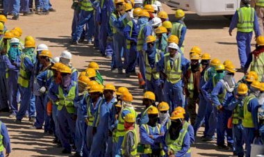 العمال النيباليون يستغيثون من تأخر إجراءات قطر لحمايتهم من الإصابة لكورونا