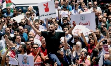 أردنيون يكشفون أسباب بَحْثهم عن الهجرة من البلاد