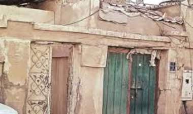 طالبوا بأموالهم المنهوبة ... قطريون يُواجِهون 