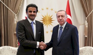 حصري.. رغم نقصها بقطر... تميم يرسل طائرتين محملتين بسلع غذائية إلى تركيا