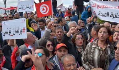 ثورة تونسية ضد التمويلات المشبوهة للأحزاب.. فهل ينتهي مشروع النهضة؟