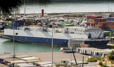 صحيفة فرنسية تكشف كيفية إرسال تركيا للأسلحة إلى ليبيا عبر وسائل النقل التجارية