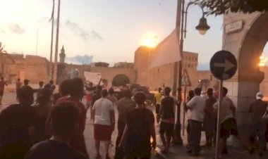 غضب طرابلس يُحاصر السراج.. فهل اقتربت نهايته؟