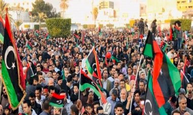 الليبيون يبيعون كل ما يملكون للحصول على قوت يومهم