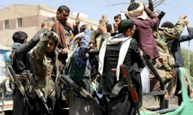 تحت تهديد السلاح.. ميليشيا الحوثي تجبر الطلاب اليمنيين على التبرع بـ