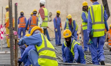 عمال قطر يروون معاناتهم وأوجاعهم في عام كورونا