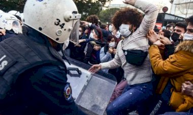 تركيا تعتقل ٣٩ مدوناً بتهمة نشر الدعاية الإرهابية