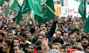 باحث في الشؤون الليبية.. الإخوان ترحب بالاحتلال العثماني وتدافع عن المرتزقة الأتراك