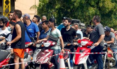 أزمة الوقود تهدد بوقف سير حياة اللبنانيين.. ما السبب؟