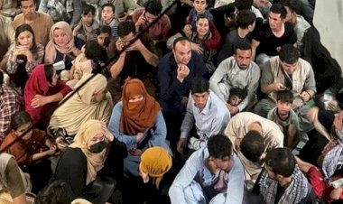 اللاجئون الأفغان بين ويلات طالبان إلى جحيم المخيم القطري.. معاناة لا تنتهي