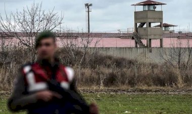 عقوبة قاسية لطالبات.. كشفن تعرضهن لتفتيش عار بالسجون التركية