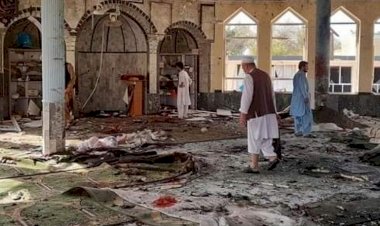 عشرات القتلى الأفغان.. هل نفذ داعش الهجوم الانتحاري في مسجد قندوز؟