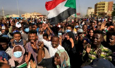 رفض شعبي سوداني للإخوان.. والمتظاهرون يرفضون حلف الجماعة