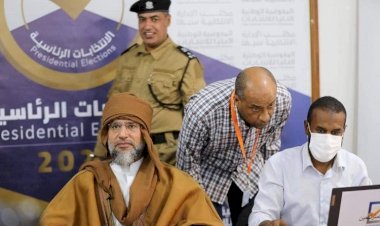 نجل القذافي يتقدم بأوراق ترشُّحه إلى الرئاسة الليبية.. ما فرص فوزه؟