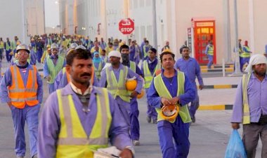كابوس بالنسبة لنا.. عمال كأس العالم يروون معاناتهم داخل قطر