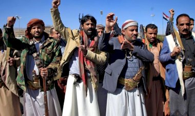 17 نائباً يخاطبون بايدن لإعادة تصنيف الحوثي كمنظمة إرهابية