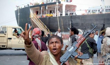 باستهداف سفينة إماراتية.. إرهاب الحوثي يتصاعد تجاه المساعدات لقتل اليمنيين