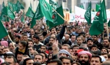 إخواني منشق يكشف أسباب فشل الجماعة الإرهابية في المنطقة