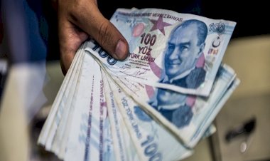 يتهم الاقتصاديين بالخيانة.. أردوغان يدمر الليرة والاقتصاد ينهار