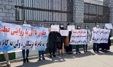 4 آلاف طبيب يفرون من جحيم إيران.. تَرَدٍّ اقتصاديّ وعقوبات واحتجاجات لا تتوقف