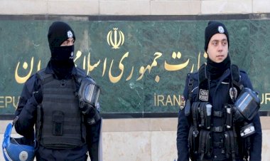 بريطانيا تُكذِّب إيران.. طهران لم تعتقل دبلوماسيًا أو تحتجزه كرهينة