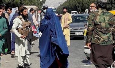 طالبان تقهر النساء.. فصل تعسفي لجميع الموظفات واستبدالهن بـ ذكور