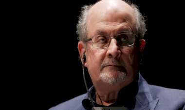 كيف كشف حادث طعن سلمان رشدي رعاية إيران للإرهاب حول العالم؟