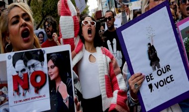 إيران تجبر عائلات ضحايا الاحتجاجات على تغيير أسباب وفاة أبنائهم