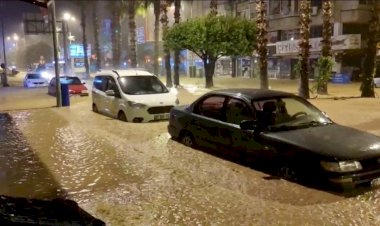 أنطاليا تغرق.. البنية التحتية التركية تعجز عن استيعاب الأمطار والشوارع تحولت لبحيرات