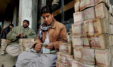 بسبب حرب الوكالة والفساد المالي.. انهيار العملة العراقية وتوقُّعات بأزمة اقتصادية كبرى