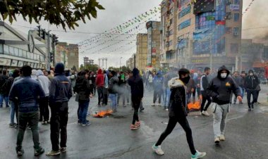 تخبُّط ورسائل متناقضة.. النظام الإيراني يفشل في التعامل مع الاحتجاجات