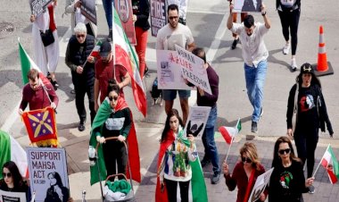 تظاهرة وسط مدينة دالاس الأميركية للتنديد بجرائم النظام الإيراني ضد المرأة