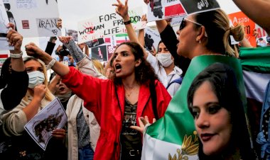 كيف تعاقب إيران الصحفيين في البلاد.. وما سبب ذلك؟