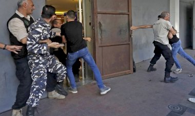 محاسب حزب الله.. كيف قاد رياض سلامة محافظ البنك المركزي لبنان إلى الهاوية؟