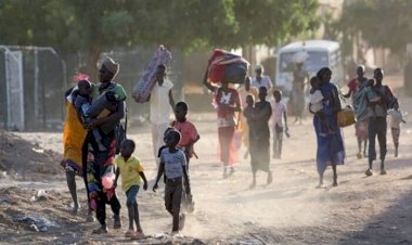 السودانيون يواجهون الجوع بعد توقف رواتبهم.. مسؤول أممي: أكثر الحروب وحشية