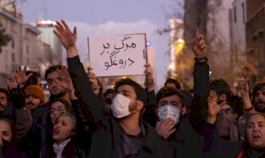 قبل الذكرى السنوية للاحتجاجات.. قوات الأمن الإيرانية ترهب وتهدد طلاب الجامعات