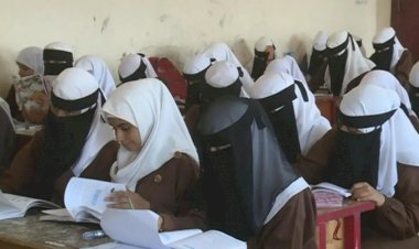 محلل سياسي: انتهاكات الحوثي تسببت في تناقص الطلاب ابالجامعات والمدارس اليمنية