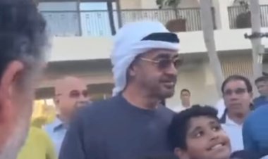 وسط ترحيب المصريين... الشيخ محمد بن زايد يسير في شوارع الساحل الشمالي دون حراسه