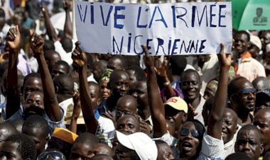 من الجماعات الجهادية للضعف الاقتصادي.. كيف انتشر حزام الانقلابات في الساحل الإفريقي؟