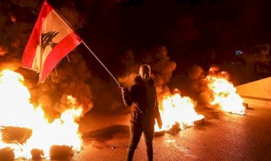 ارتفاع قياسي للتضخم وانهيار للمؤسسات العامة وظلام دامس.. لبنان ينزلق نحو المجهول