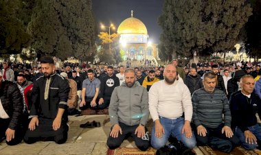 الإمارات تنتصر لـ الأقصى.. مصليون يؤدون الصلاة في المسجد الأقصى بسبب اتفاق الإمارات