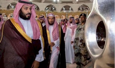 احتفاء سعودي بوصول بن سلمان إلى مكة المكرمة