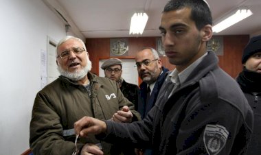 من هو عزيز الدويك رئيس المجلس التشريعي الفلسطيني الذي أُفرج عنه؟