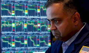 انهيار أسواق المال يثير الذعر.. هل يشهد الاقتصاد العالمي أزمة جديدة وركود؟