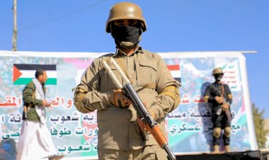 أضرار وخسائر.. كواليس الهجوم على السفينة التجارية المستهدفة قرب اليمن