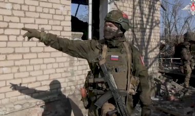 القوات الروسية تُعزز مواقعها بالسيطرة على نوفايا إيلينكا في دونيتسك