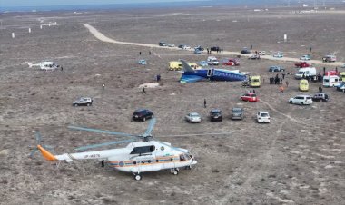 تحطم طائرة ركاب قرب أذرية فوق كازاخستان.. ناجون وسط الدخان والنيران