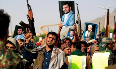 محلل يمني: انتهاكات الحوثي تفاقم الأزمة الإنسانية وتعيق جهود الإغاثة