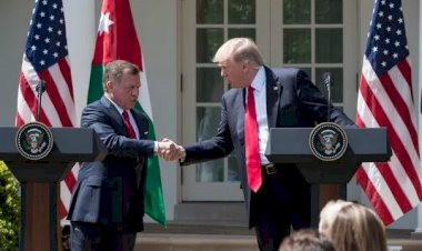 بين الدبلوماسية والضغوط.. لقاء متوتر بين الملك عبد الله وترامب