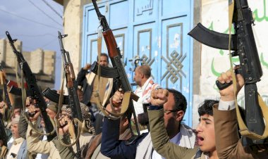 محلل يمني: نهب الحوثيين لمخازن الغذاء في صعدة يُؤكد استغلالهم للمساعدات كسلاح حرب